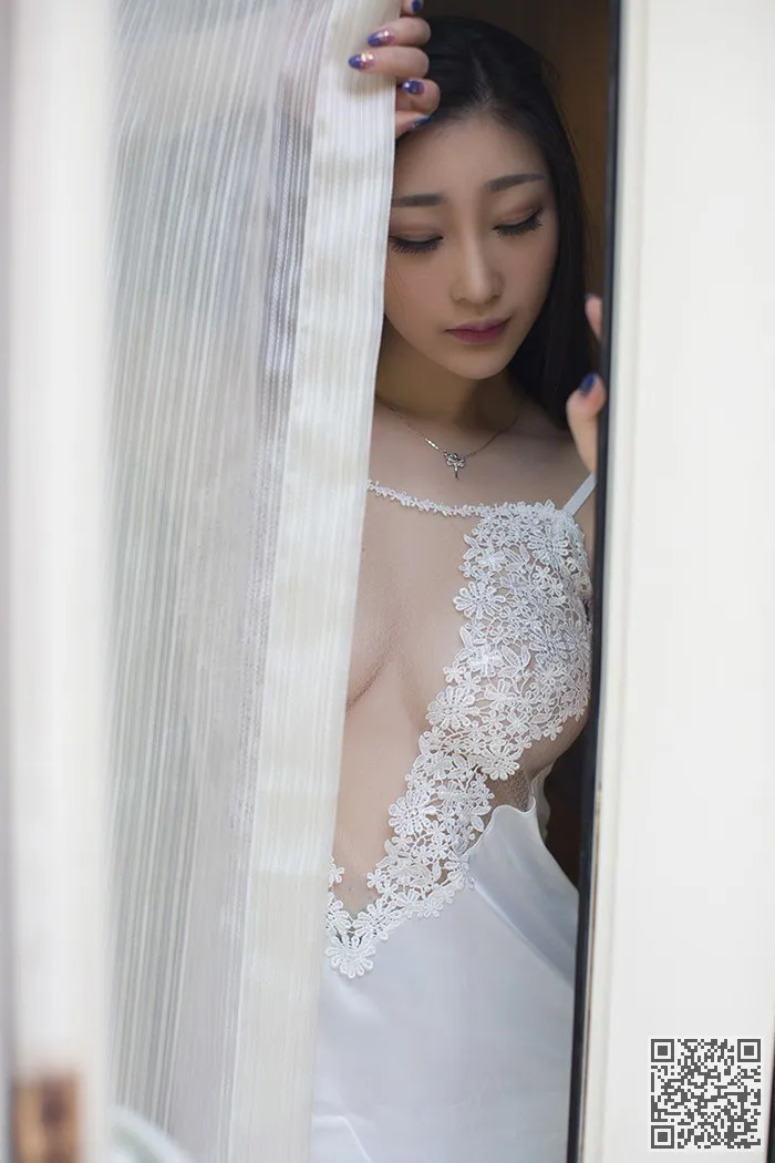 妩媚女王妲己蕾丝吊带巨乳呼之欲出