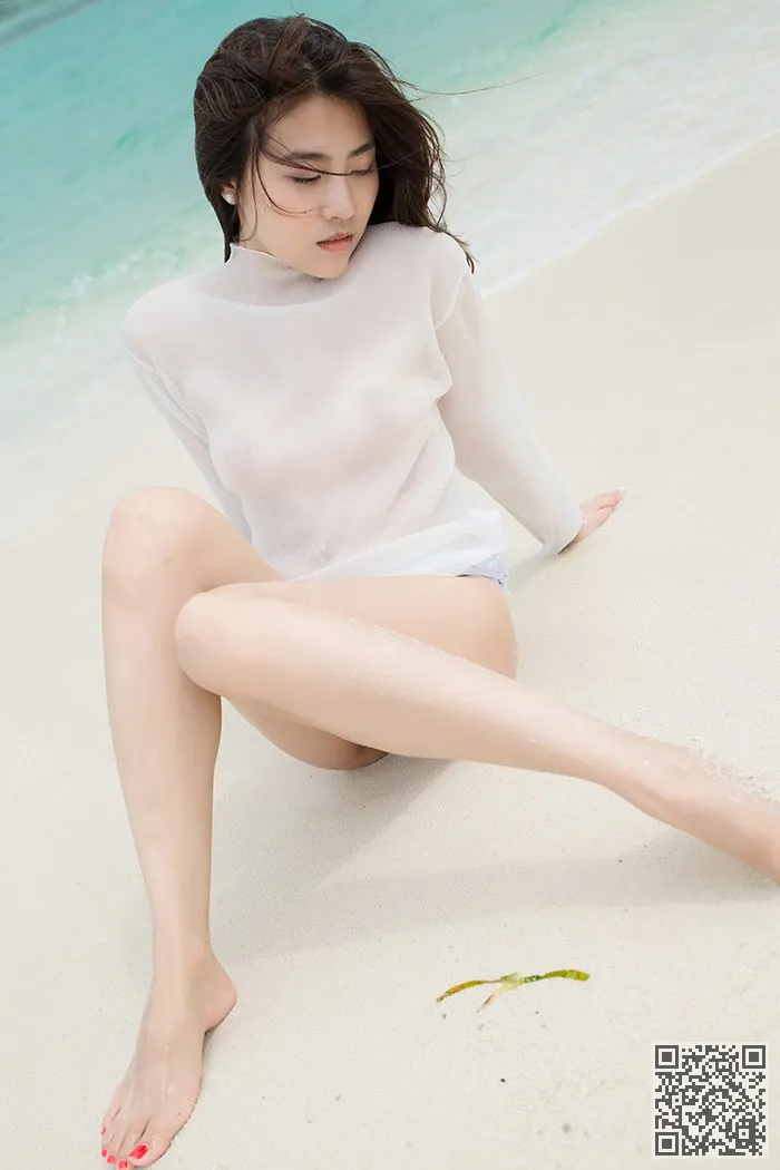 气质美女承诺海滩比基尼是咄咄逼人、比基尼、美女、许诺