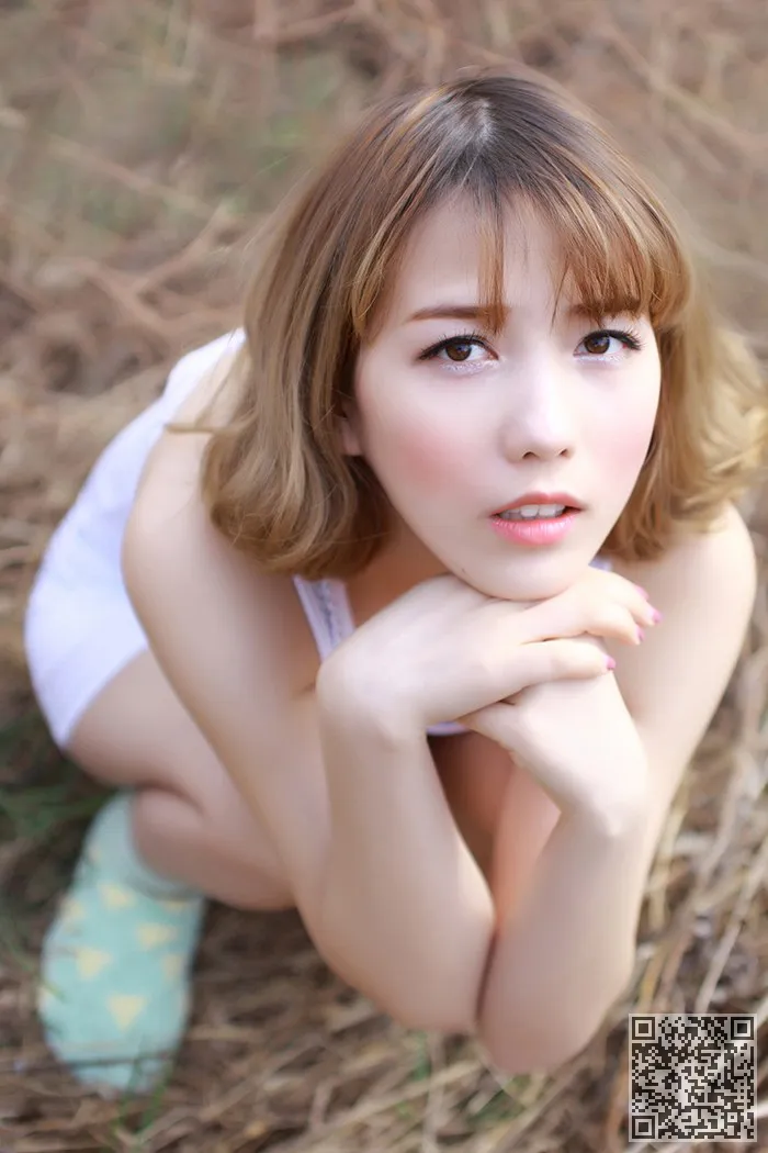 混血的美丽她进入她的裸背引爆你的眼球、哈拿、混血、美女