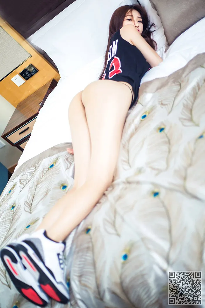 运动宝贝儿子珂赛特地带暴露乳房让困惑、子珂、脱衣、运动宝贝、露乳