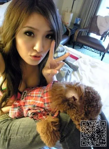 非主流的大眼爆乳美女