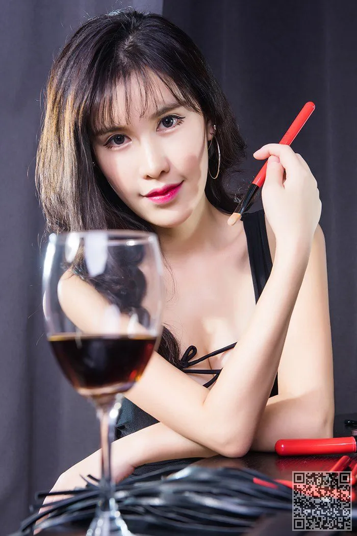 打量着张尤物Mengyi魅力迷人的白色牛奶、尤物、张梦艺、爆乳