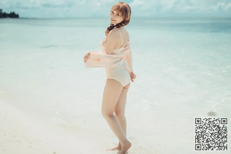 菠萝社美女老板柳侑绮童颜巨乳很吸睛
