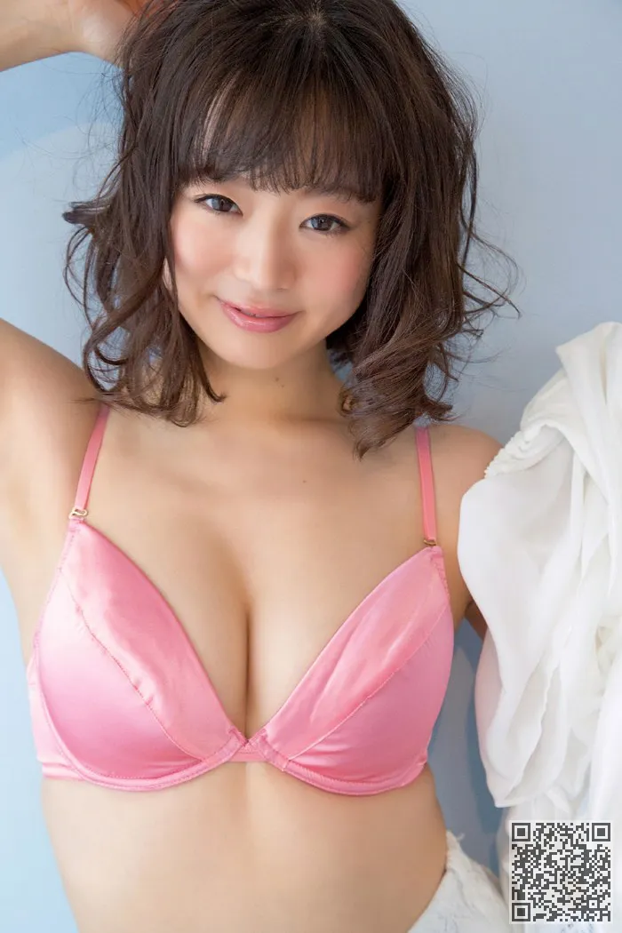 极品学生妹喜屋武臀翘波盈惹人爱
