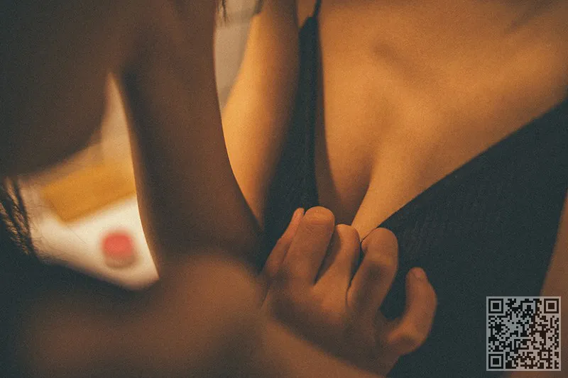 莉莉三姐妹花诱惑凝视的眼睛、双飞、姐妹花、诱惑