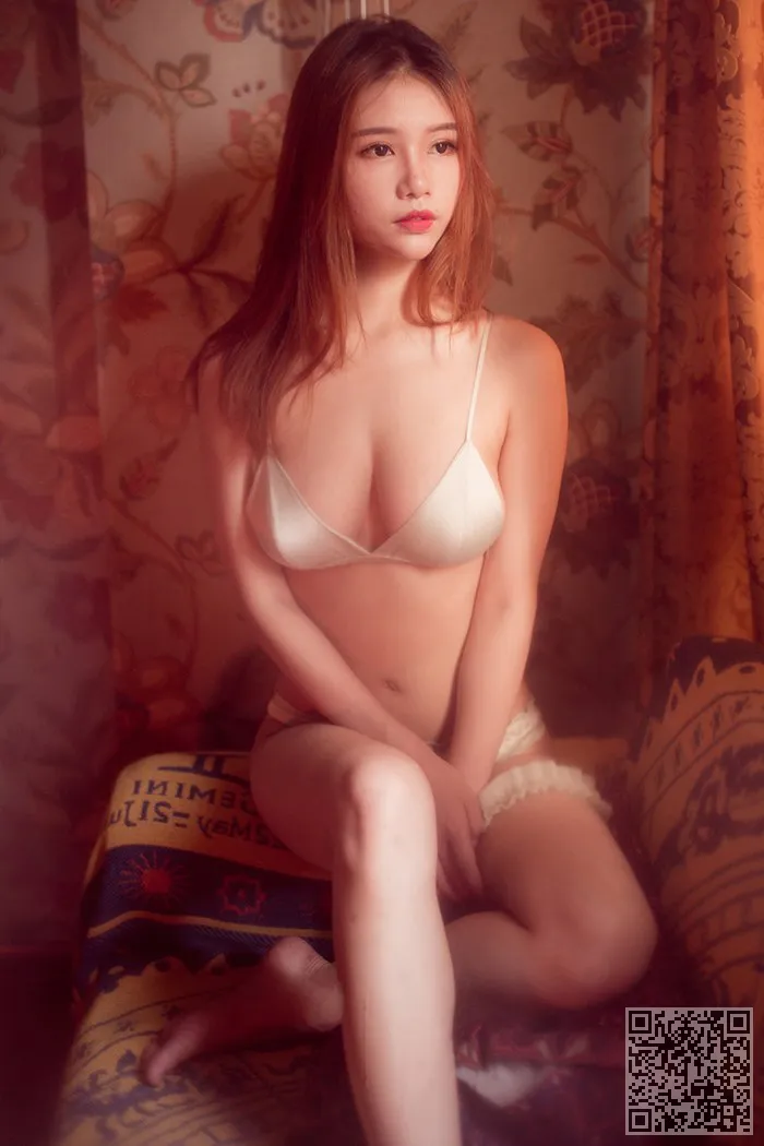 漂亮的女人乳房全曲线玲珑引发的爱、曲线、美女、酥胸