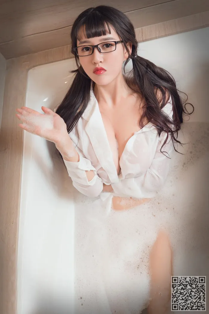 最年轻的模型大汉族热泡泡浴乳房成形术迫在眉睫、大晗、嫩模、巨乳、性感