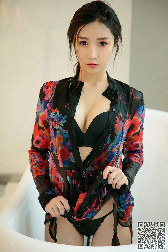 惊人的尤物加利西亚人浴湿人的欲望、尤物、李莉莉、湿身