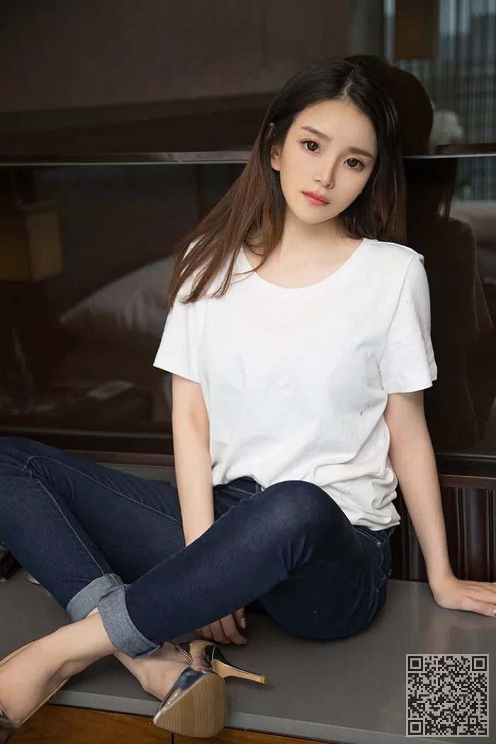 惊人的年轻女性尤其是米娜acme热令人陶醉的气质、尤女郎、撩人、绝色
