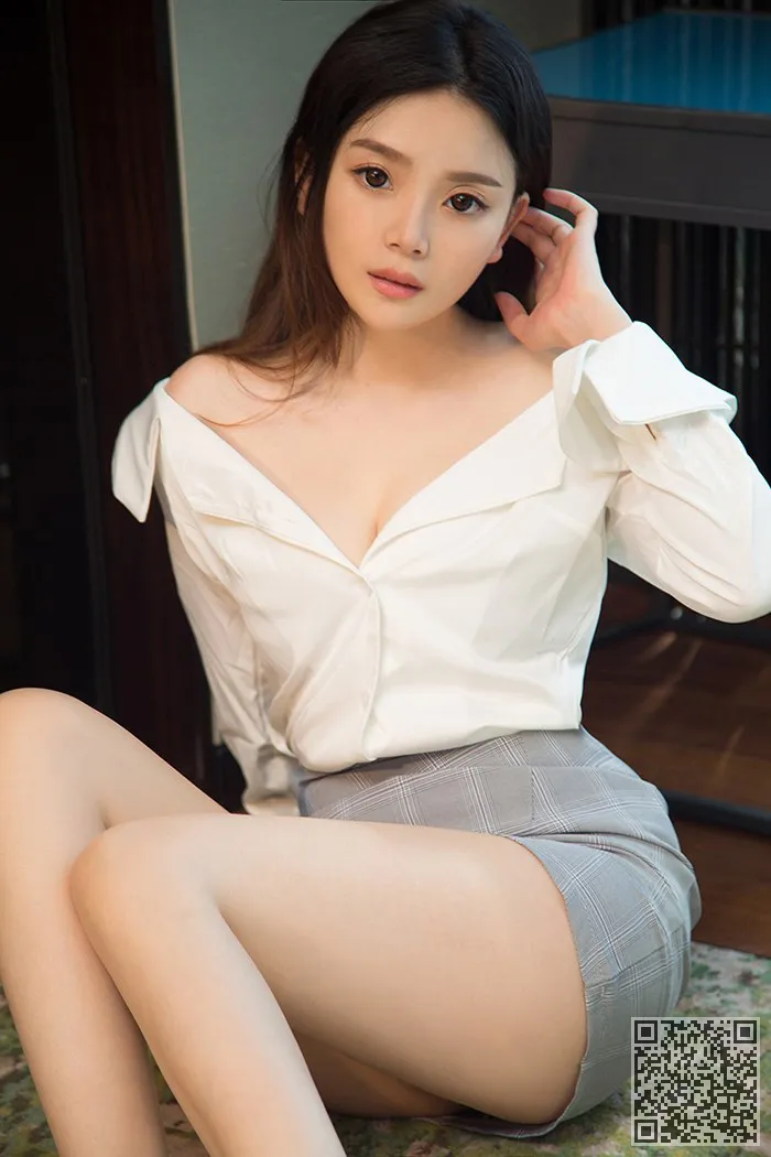 惊人的年轻女性尤其是米娜acme热令人陶醉的气质、尤女郎、撩人、绝色