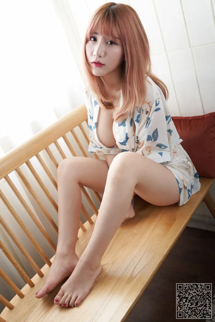 性感女孩范月樱袒胸乳香明亮迷人、性感、教主、绯月樱、袒胸露乳