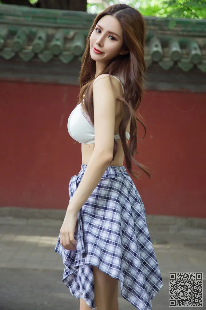 如果皇家姐姐红色精致性感的身体发出诱人的香味、御姐、性感、若彤