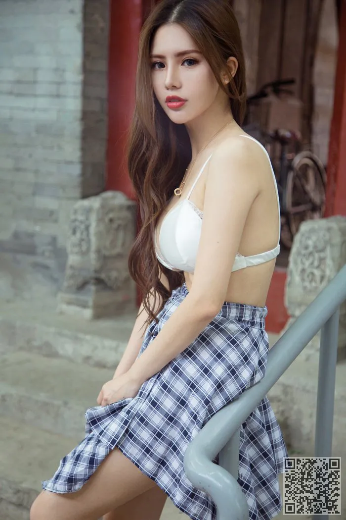如果皇家姐姐红色精致性感的身体发出诱人的香味、御姐、性感、若彤