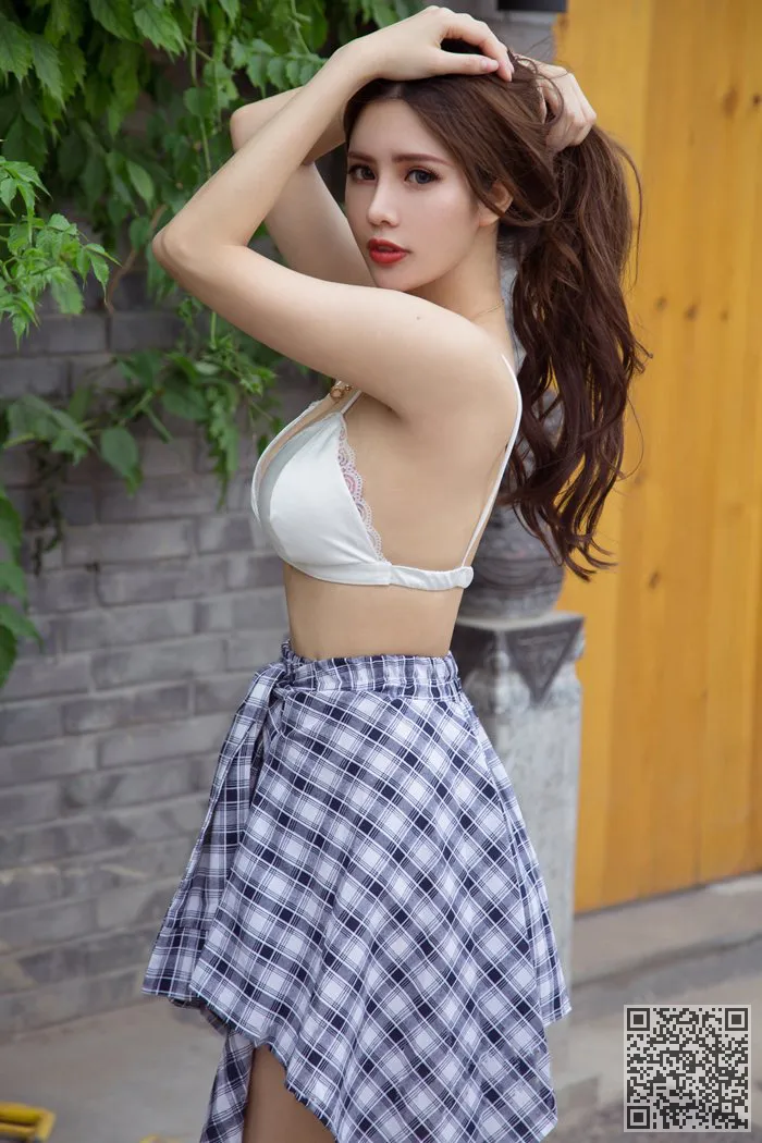 如果皇家姐姐红色精致性感的身体发出诱人的香味、御姐、性感、若彤