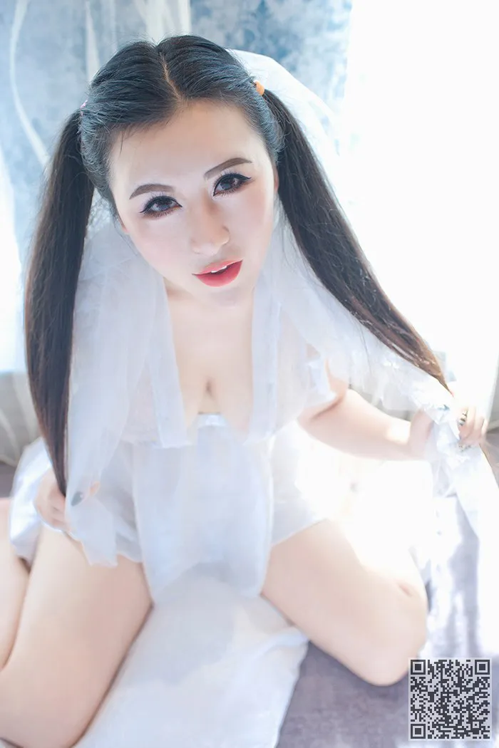 如果一个年轻女人的前凸后翘在最佳状态、伊若、前凸后翘、少妇、巨乳