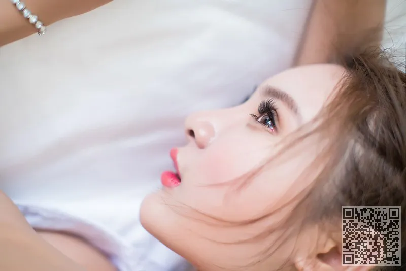 丝袜美女尹菲美腿修长美乳超诱人