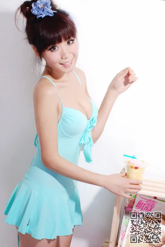 90后粉嫩淘女郎可爱性感写真
