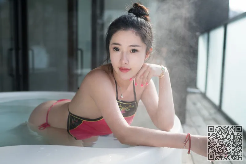 陈肚兜形状火辣性感的女神甚至穿着红色、女神、性感、惹火、陈嘉嘉