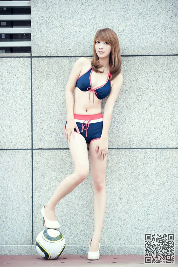 美丽的足球宝贝穿比基尼很迷人、美女、足球宝贝