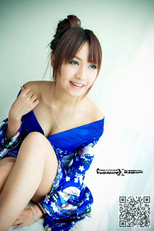 皮肤洁白如雪的和服秀性感的美女
