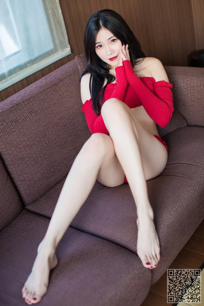 美艳少女许诺黑丝薄纱勾人大长腿
