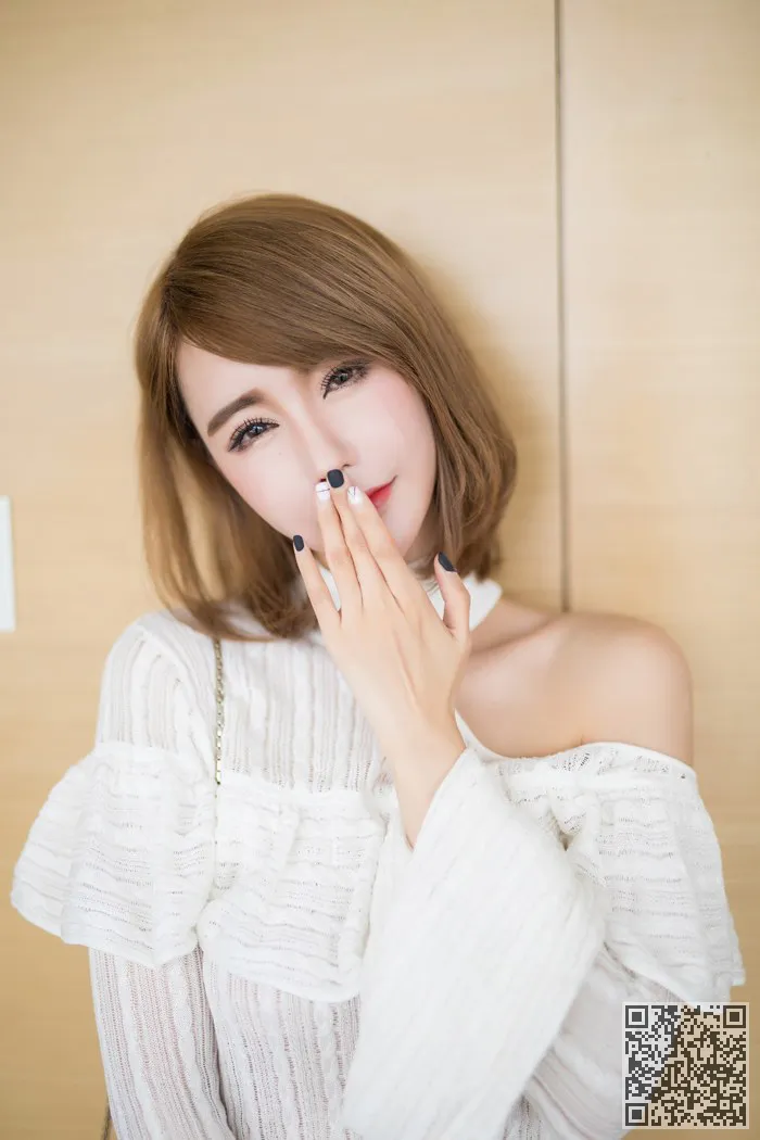 气质女神楚恬肤如凝脂让人目不转睛