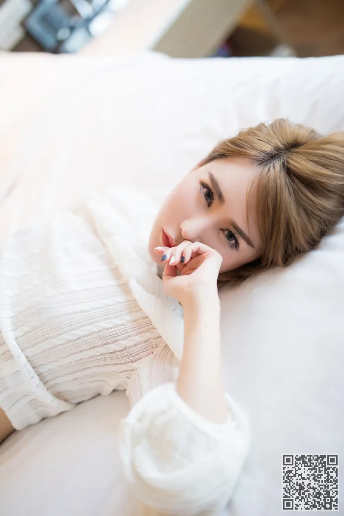 气质女神楚恬肤如凝脂让人目不转睛