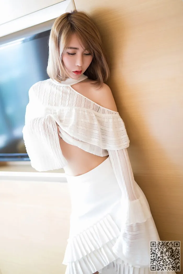 气质女神楚恬肤如凝脂让人目不转睛