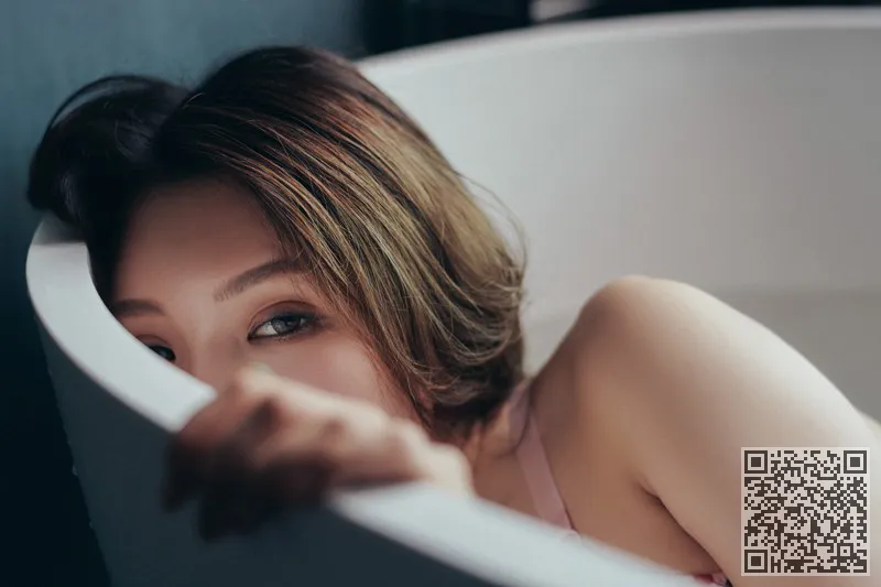 爆乳女友黄乐然家中无人大胆搔首弄姿