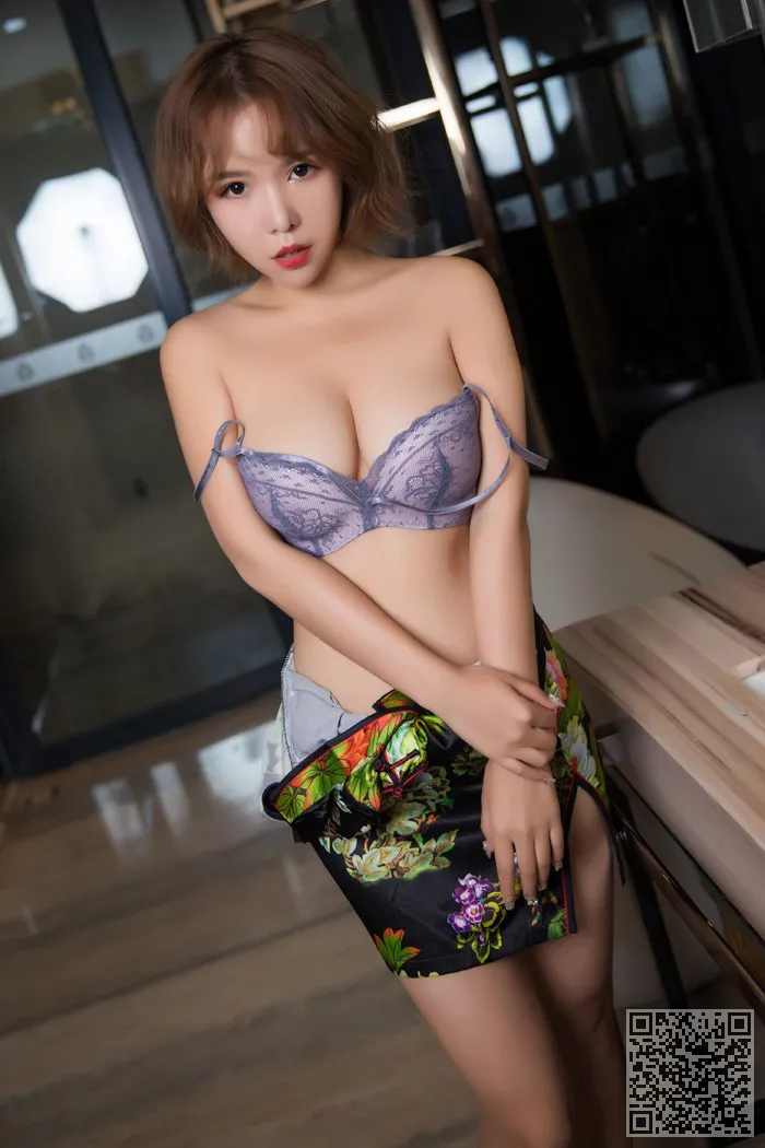 一个好妻子绣花旗袍雅雯短丰满的屁股的眼睛、人妻、翘臀、雅雯