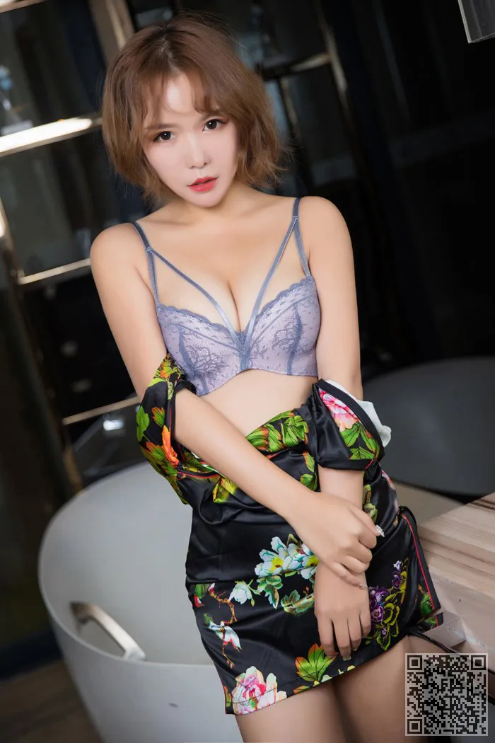 一个好妻子绣花旗袍雅雯短丰满的屁股的眼睛、人妻、翘臀、雅雯