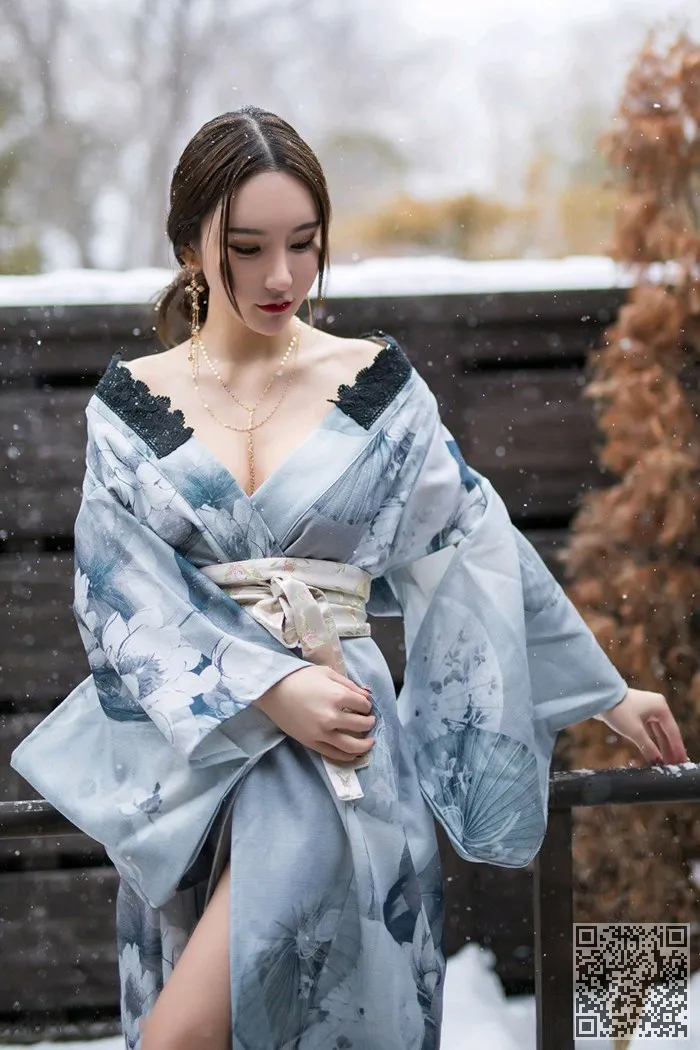 美艳佳人周于希饱满胸脯迷人红唇撩人