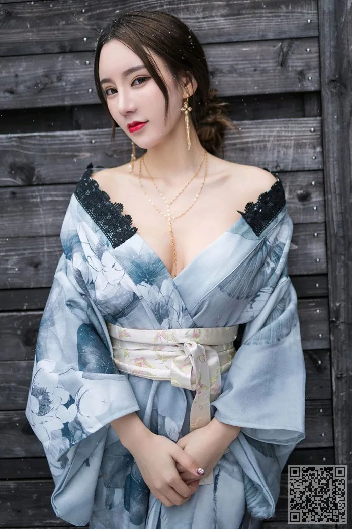 美艳佳人周于希饱满胸脯迷人红唇撩人