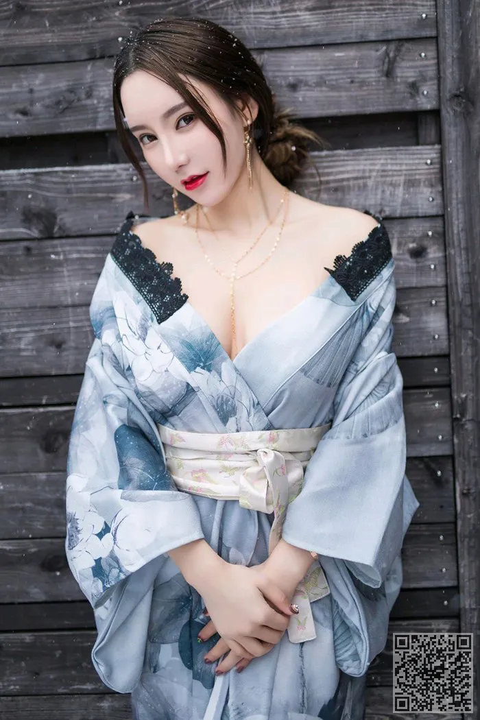 美艳佳人周于希饱满胸脯迷人红唇撩人