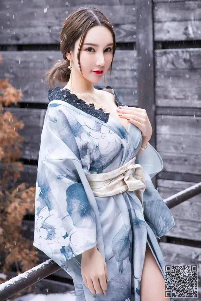 美艳佳人周于希饱满胸脯迷人红唇撩人