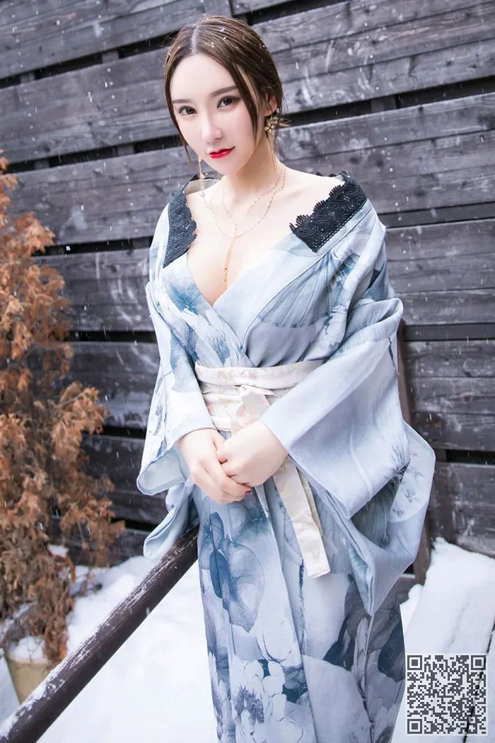 美艳佳人周于希饱满胸脯迷人红唇撩人