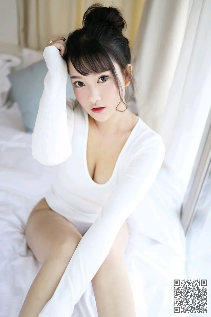 可爱的小仙女小奈那丰满的胸部特别具有吸引力、小妖精、小尤奈、酥胸