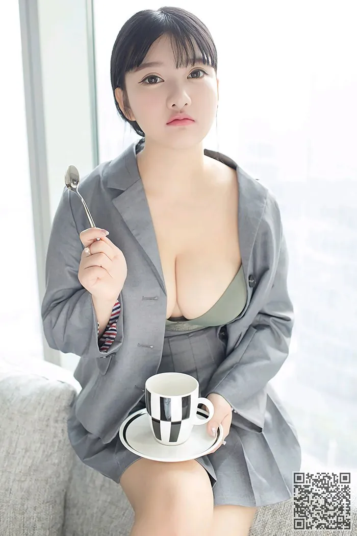 甜美小蜜小尤奈饱满酥胸肌肤白嫩