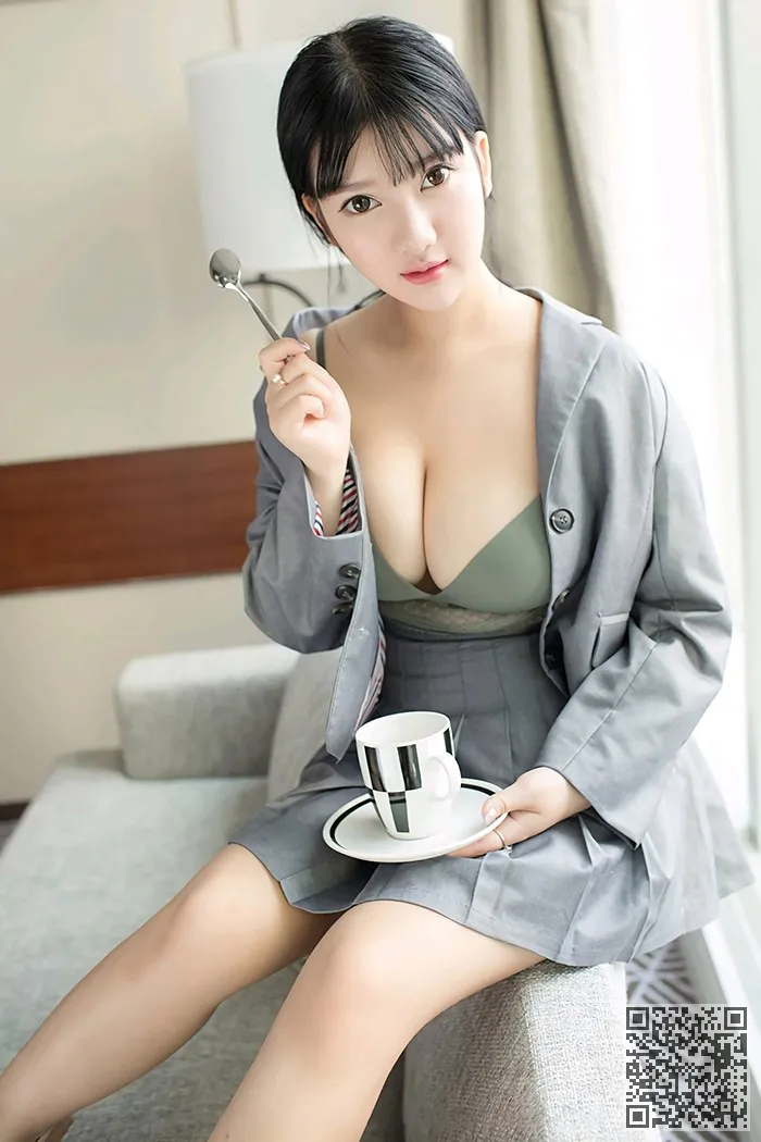 甜美小蜜小尤奈饱满酥胸肌肤白嫩