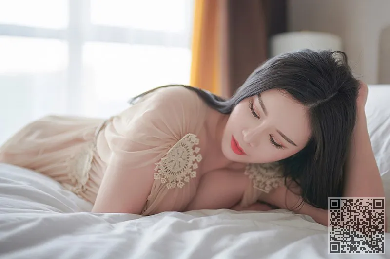 成熟女性穿薄细纱布裙子c欣朦胧的美、巨乳、戴c欣、熟女