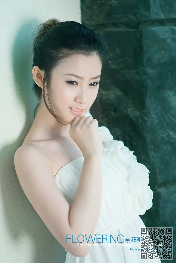 青年五月的花的照片是一个美丽的女孩、写真