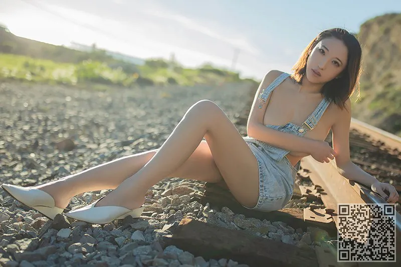 美丽的年轻女子栗子她前凸后翘字段显示、前凸后翘、少妇、栗子