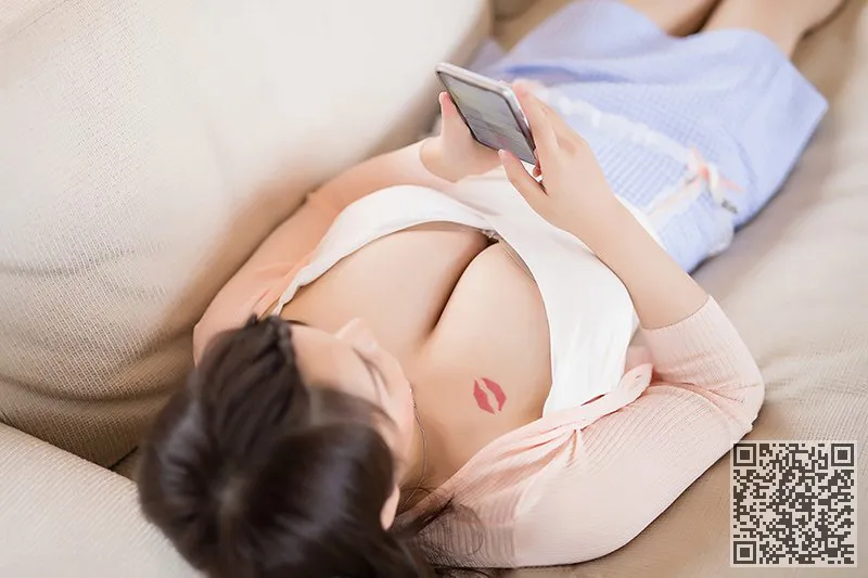 美丽的年轻女孩沈桃子那丰满的胸部诱惑、少女、巨乳、沈蜜桃