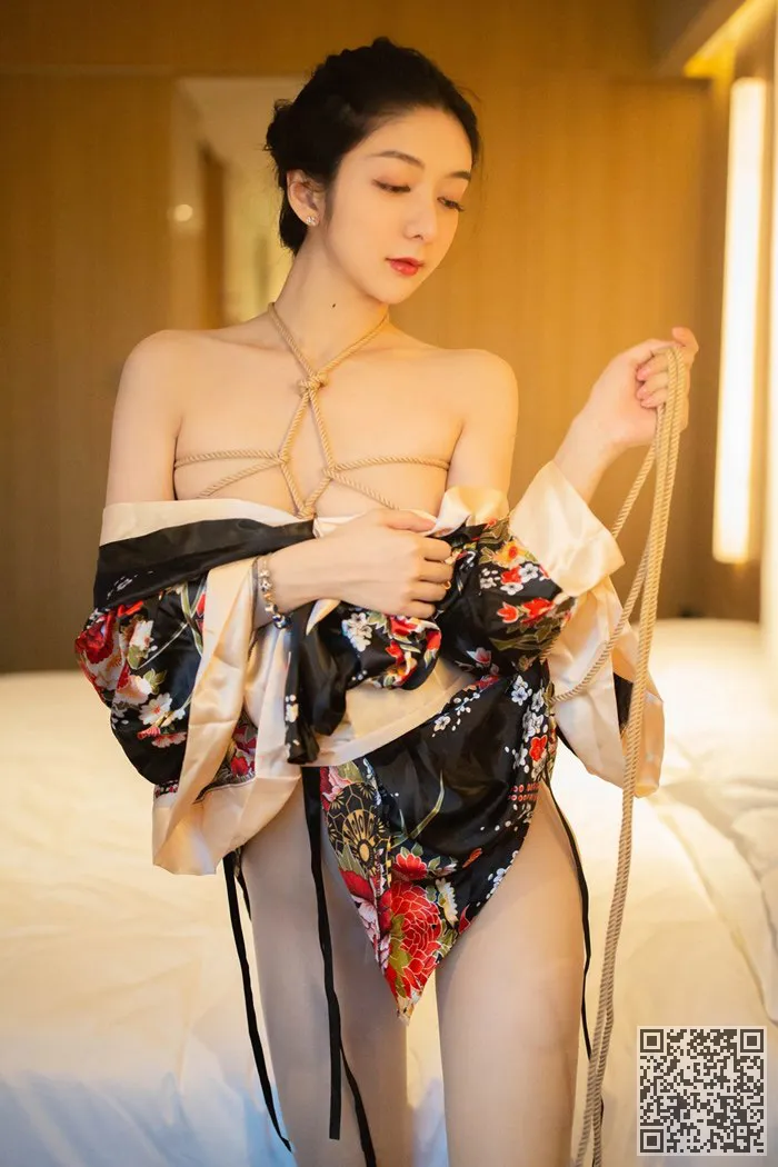 和偿还他的炎热和性感的绑定到疯狂、人妻、小热巴、捆绑