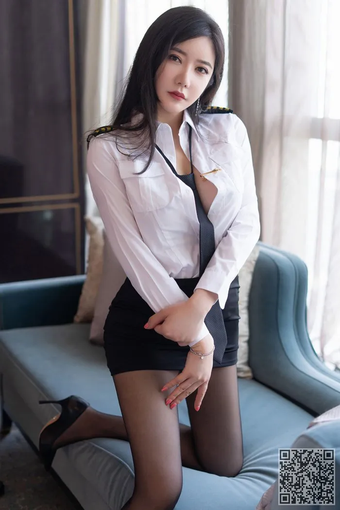 巨乳女神心妍小公主文秘装性感撩人