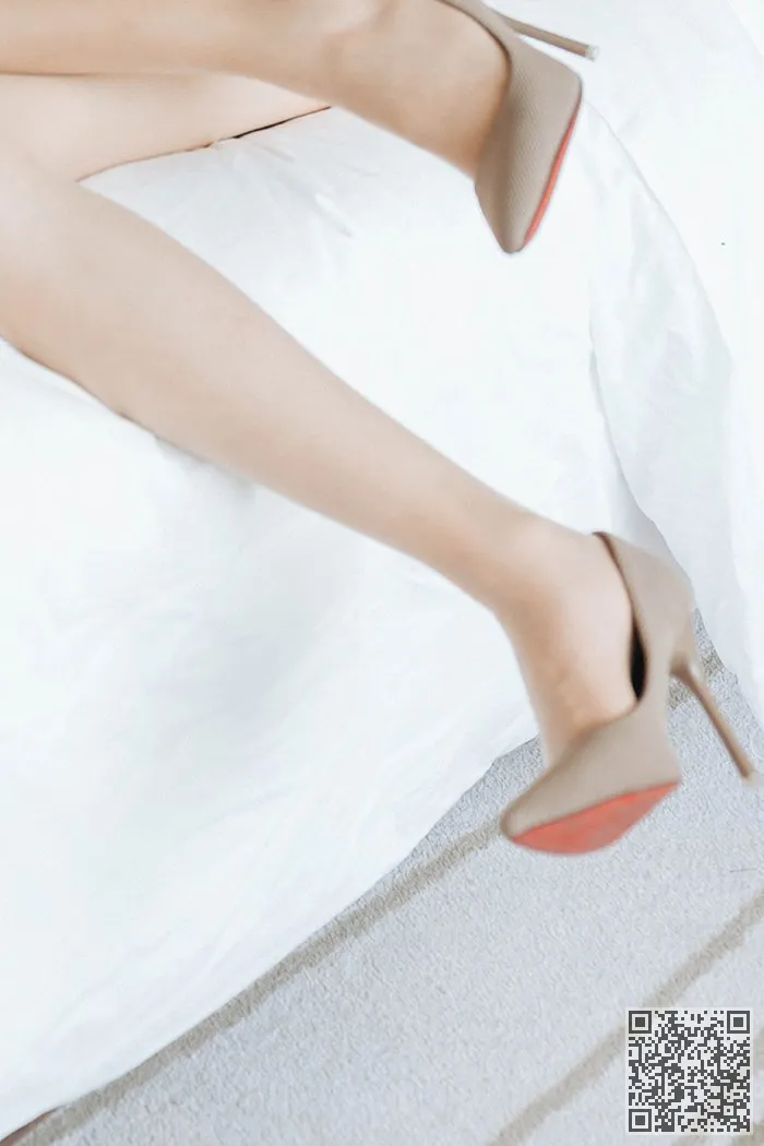 俱乐部女王艺术走廊长袜腿曲线非常动人、丝袜、夜店女王、艺轩、长腿