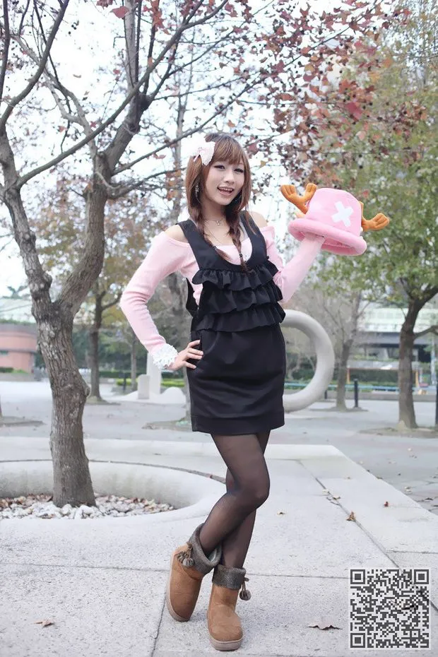 粉红色的女孩微笑很甜很漂亮很迷人、小林优美