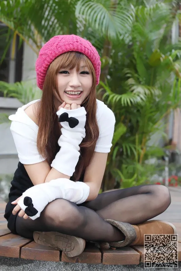 粉红色的女孩微笑很甜很漂亮很迷人、小林优美
