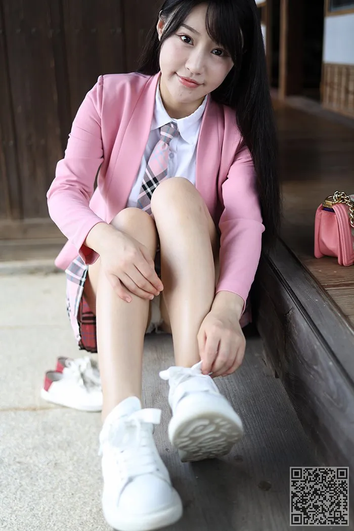 聪明的学生名叫朱燕乳房成形术可以孩子惹人怜爱、学生妹、朱可儿、童颜巨乳