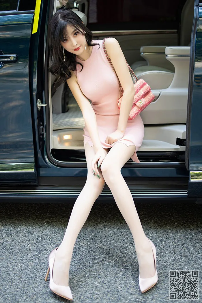 热女孩杨陈忱肉丝脚画、女郎、搔首弄姿、杨晨晨、美脚、肉丝